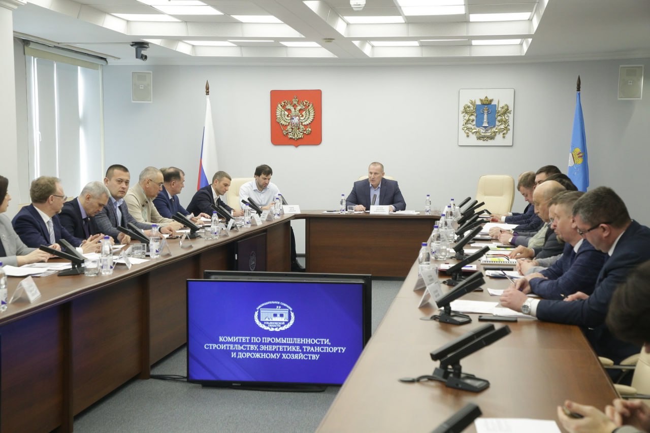 Заместитель Председателя Правительства-Министр транспорта Ульяновской области Евгений Лазарев выступил с ежегодным отчетом перед депутатами Законодательного собрания